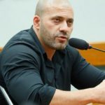 Deputado que fez vídeo com apologia ao AI-5 e defendeu destituição de ministros do STF passa a noite detido na PF no Rio