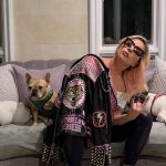 Lady Gaga oferece US$ 500 mil por seus dois cães que foram roubados durante passeio com dog walker