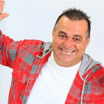 Morre humorista e cantor Renato Fechine aos 53 anos
