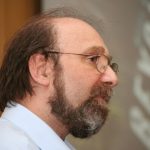 ‘Brasil não vai dar conta de enterrar seus mortos’, diz cientista