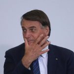 Vacinas: Bolsonaro veta prazo de 5 dias para Anvisa aprovar uso emergencial