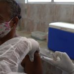 Dona Maria, de Nilo Peçanha, recebe a dose verdadeira da vacina