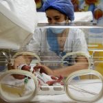 Em caso raríssimo, mulher do Mali dá à luz 9 bebês