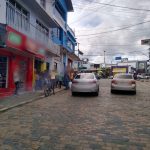 Mulher e criança ficam levemente feridas em acidente de trânsito no centro de Gandu