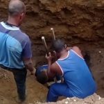 Trabalhadores soterrados em obra são resgatados por populares em Muritiba