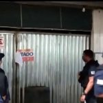 Covid-19: Dono de bar tranca clientes em estabelecimento e foge para evitar fiscalização na Bahia