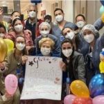 Glória Menezes tem alta e chora na saída do hospital