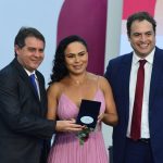 Cida Aguilar recebe Comenda do Banco do Nordeste