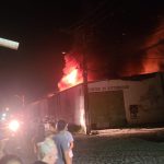 AGORA: Incêncio de grandes proporções toma conta do antigo depósito das Lojas Guaibim em Valença