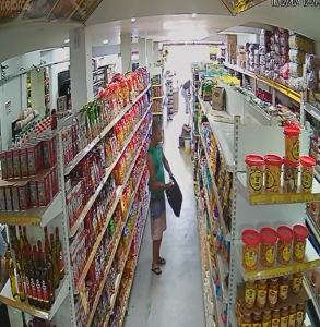 Tentativa de furto de queijos em mercado de Valença é capturada por câmeras de segurança