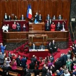 França se torna o 1º país do mundo a ter direito ao aborto na Constituição