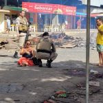 Feirantes protestam contra retirada de barracas na Orla de Valença