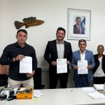 Raimundo Costa assina ordem de serviço do Mercado do Peixe de Valença