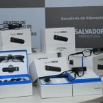 Estudantes e professores cegos de Salvador ganham óculos especial para leitura