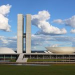 Congresso mantém veto de Bolsonaro que dificulta punição à disseminação de fake news