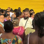 Reinauguração de loja com preço único de R$ 7,99 provoca fila gigante e movimenta o centro de Valença
