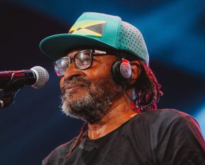 Estreia Solo: Edson Gomes celebra 40 anos de reggae no TCA